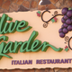 Illustration for article titled Woman sues Olive Garden after reportedly burning her throat on stuffed mushrooms em/em